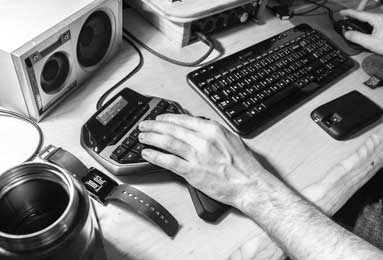 西甲爆大冷！9人皇马0-2竟不敌保级队！阿隆索怒批：裁判故意针对