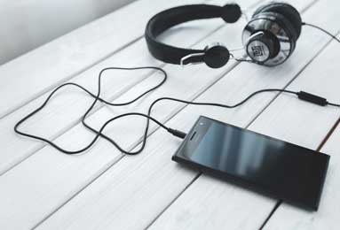 西甲爆大冷！9人皇马0-2竟不敌保级队！阿隆索怒批：裁判故意针对